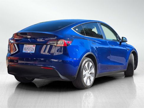 Used 2021 Tesla Model Y Long Range image 4