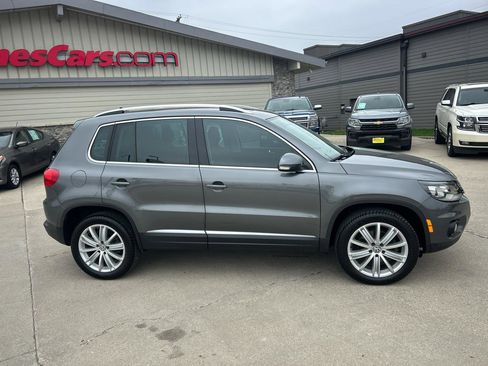 Used 2016 Volkswagen Tiguan SE image 2