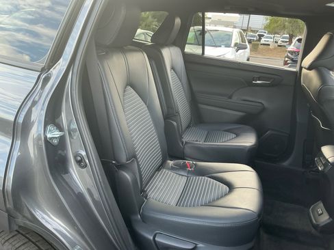 Certified 2023 Toyota Highlander XSE image 18
