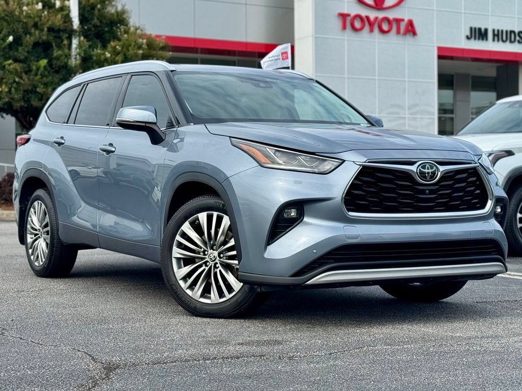 Used 2021 Toyota Highlander Platinum AWD/4WD image 2