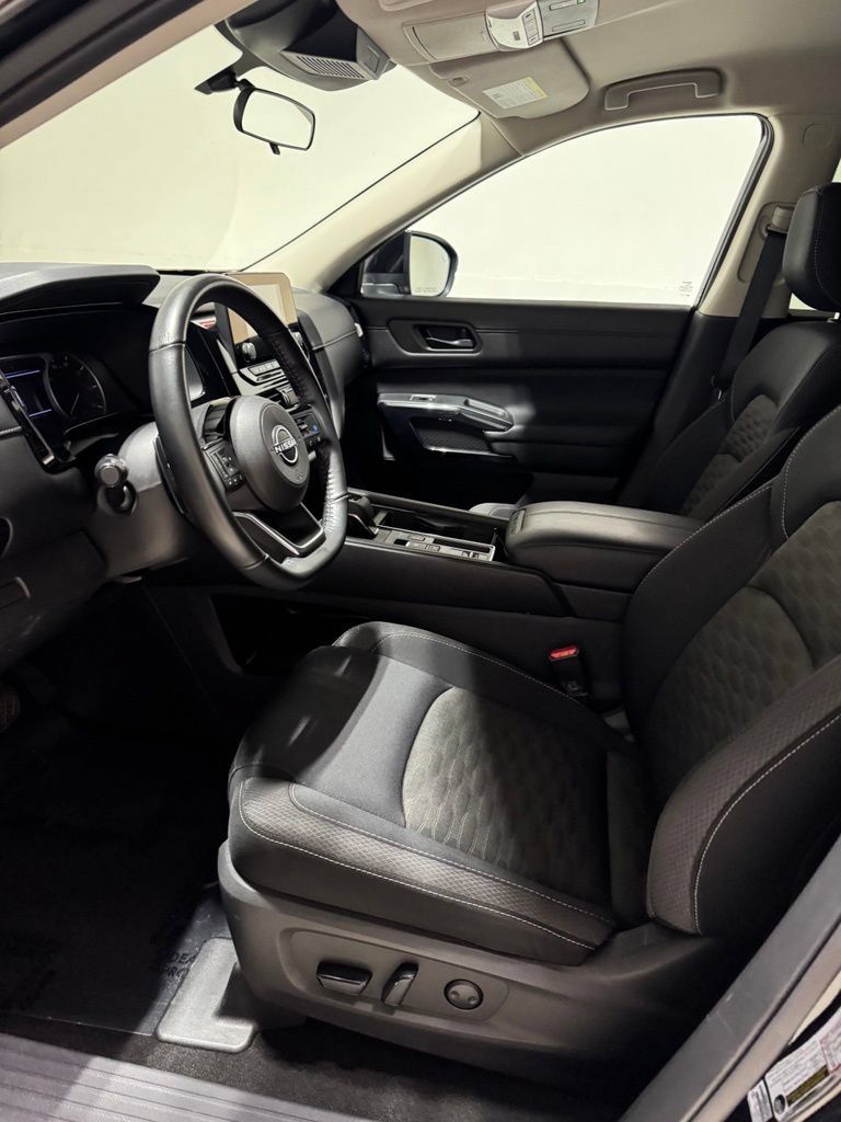 Used 2023 Nissan Pathfinder SV FWD image 8