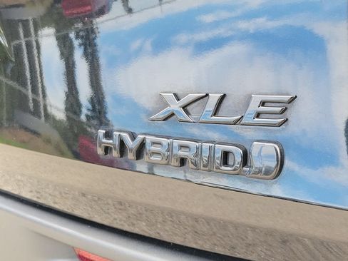 Used 2023 Toyota Sienna XLE Woodland Edition AWD/4WD image 6