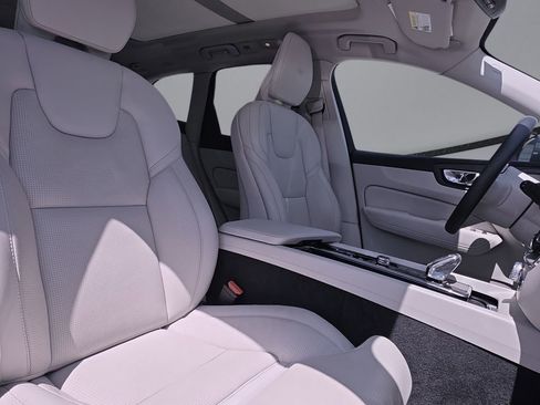 Used 2023 Volvo XC60 T8 Ultimate AWD/4WD image 13
