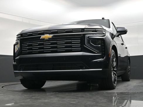 Used 2026 Chevrolet Suburban High Country AWD/4WD image 27