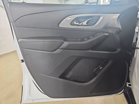 Certified 2023 Chevrolet Traverse LT FWD image 33