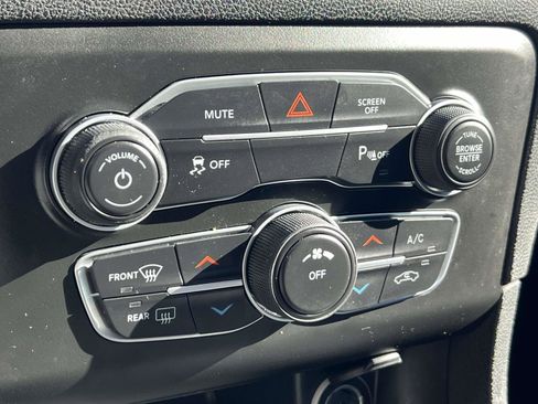 Used 2021 Dodge Charger SXT image 30