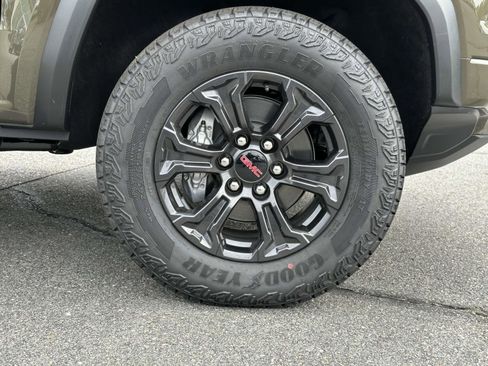 New 2025 GMC Canyon Elevation w/ Convenience Package image 24