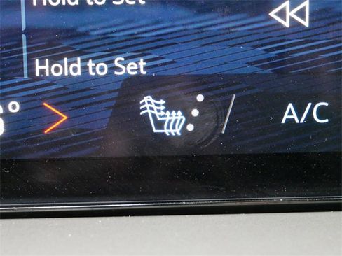 Certified 2025 Chevrolet Traverse LT image 17