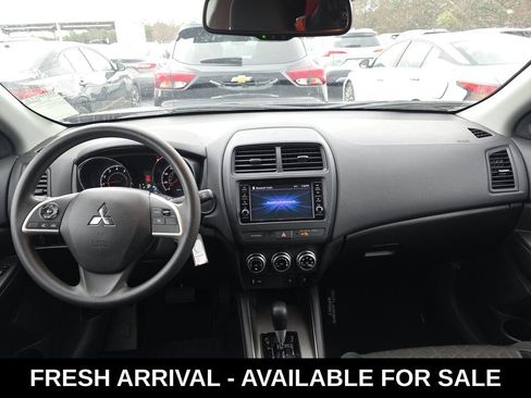 Used 2025 Mitsubishi Outlander Sport AWD image 12
