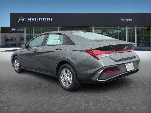 New 2026 Hyundai Elantra SE image 4
