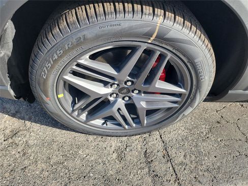 New 2026 Ford Explorer ST-Line w/ ST-Line Street Pack image 9