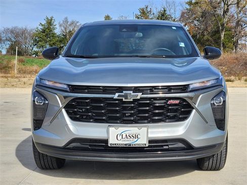 Certified 2024 Chevrolet Trax RS w/ Driver Confidence Package image 3