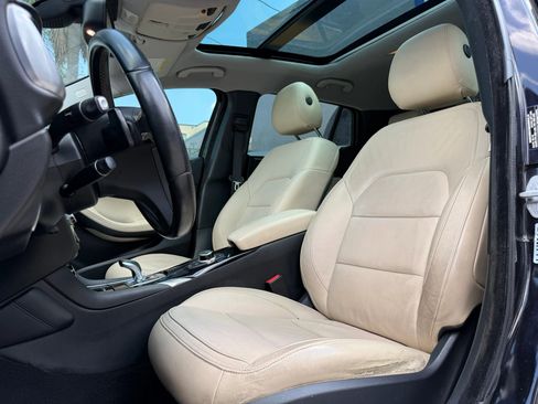 Used 2017 INFINITI QX30 Premium w/ Navigation Package image 25