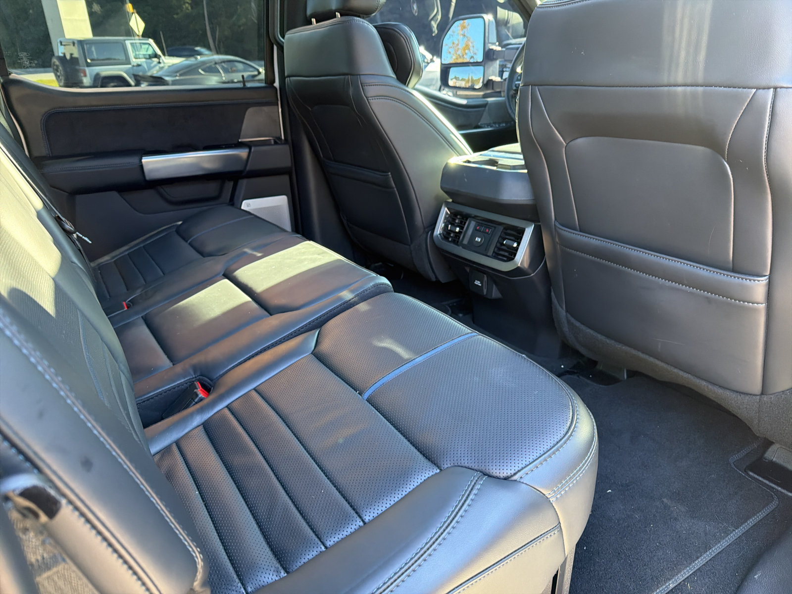 Used 2025 Ford F450 Platinum w/ FX4 Off-Road Package AWD/4WD image 29