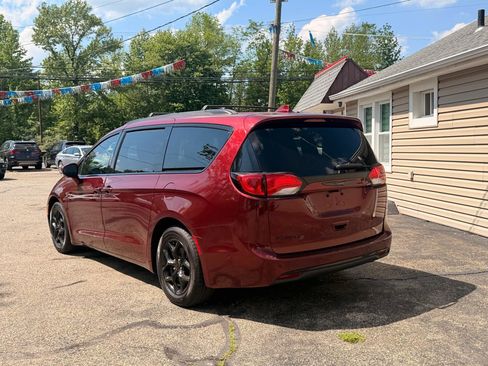 Used 2018 Chrysler Pacifica Touring-L w/ Advanced Safetytec Group FWD image 5