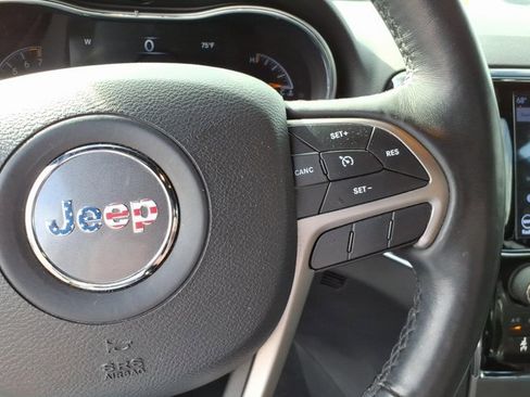 Used 2019 Jeep Grand Cherokee Limited image 9