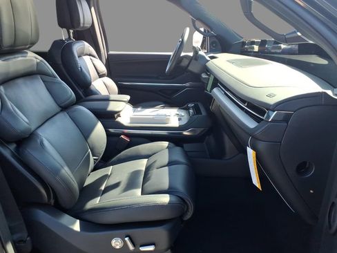 New 2026 Lincoln Navigator Reserve AWD/4WD image 13