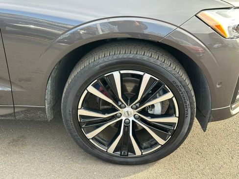 Used 2025 Volvo XC60 B5 Plus image 10