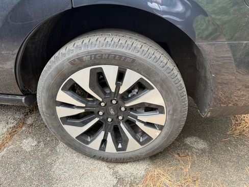 Used 2025 Ford Expedition Platinum w/ Driver's Package image 11