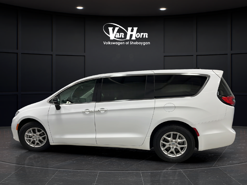 Used 2024 Chrysler Pacifica Touring-L FWD image 4