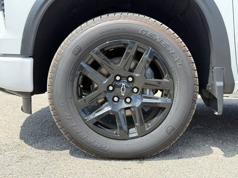 Used 2025 Chevrolet Silverado 1500 RST w/ Rally Edition AWD/4WD image 11