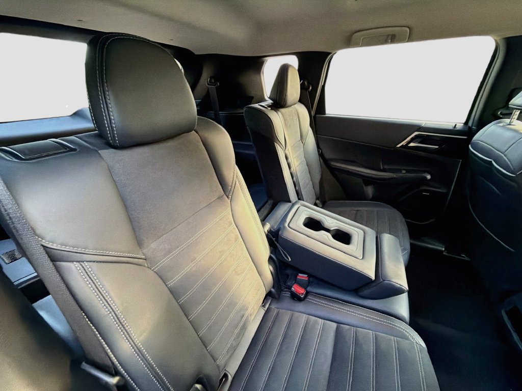 Used 2025 Mitsubishi Outlander SE AWD/4WD image 31