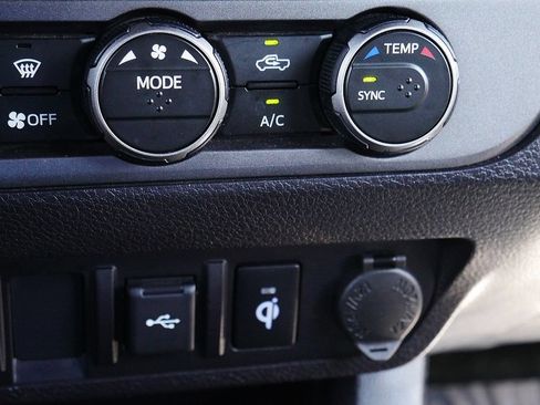 Used 2021 Toyota Tacoma TRD Off-Road w/ TRD Premium Off Road Package AWD/4WD image 46