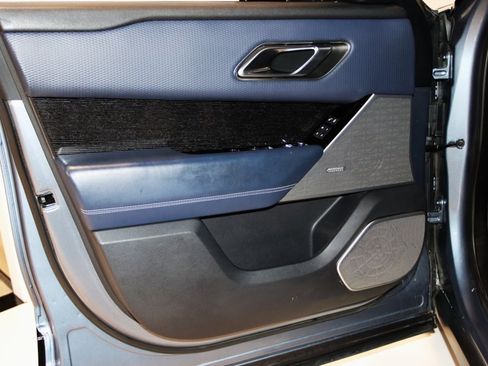 Used 2020 Land Rover Range Rover Velar R-Dynamic S image 35