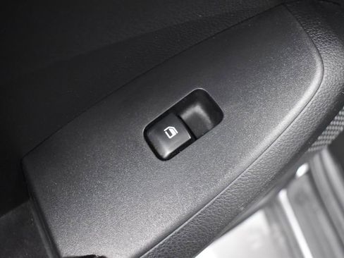 Used 2023 Kia Seltos S image 10