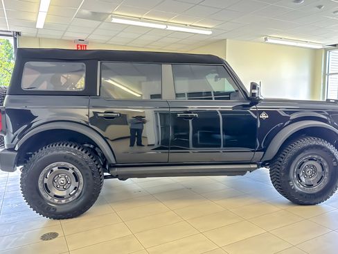 Used 2024 Ford Bronco Outer Banks AWD/4WD image 3