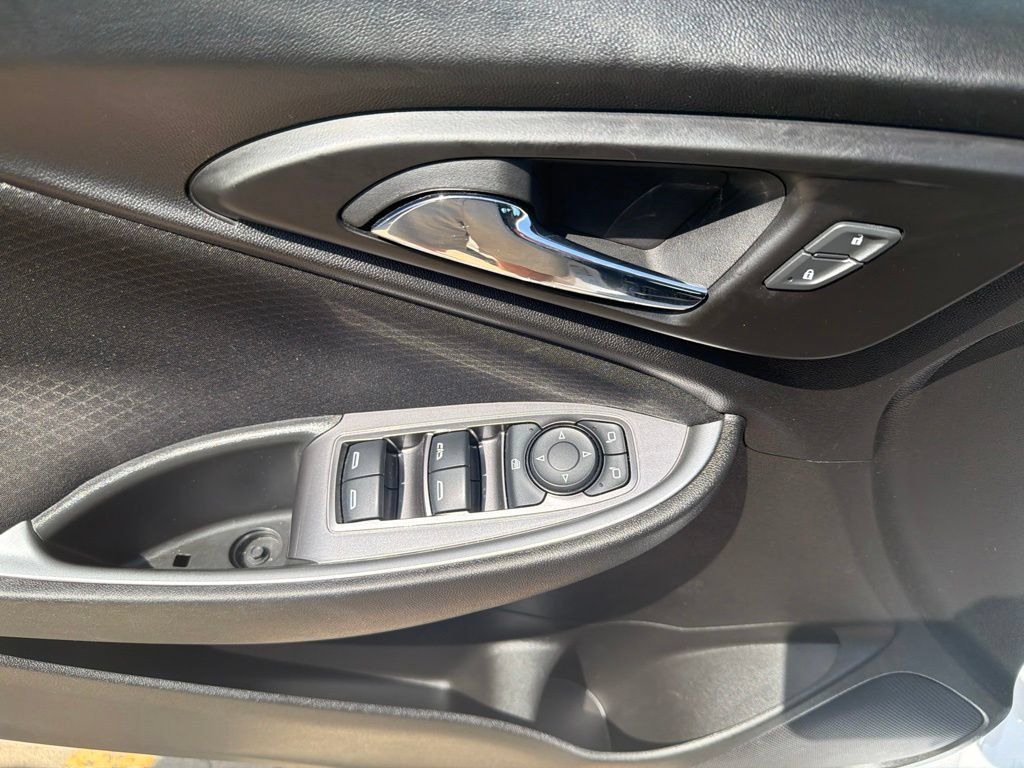 Used 2023 Chevrolet Malibu LT FWD image 11