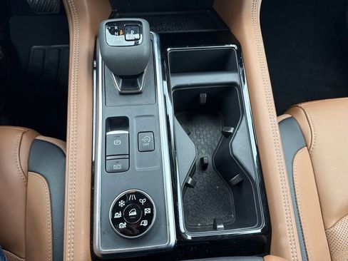 Used 2025 Nissan Pathfinder Platinum image 30