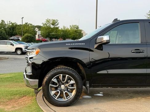 Used 2023 Chevrolet Silverado 1500 LT AWD/4WD image 12