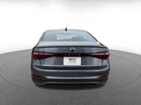 Used 2025 Volkswagen Jetta SE image 12
