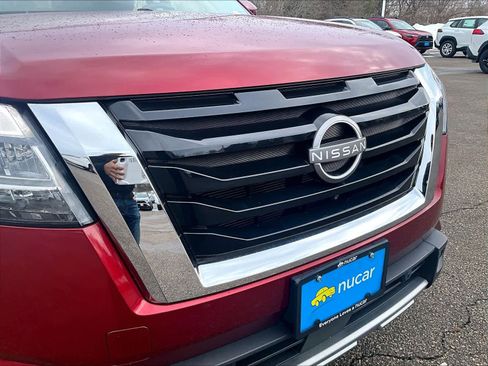 Used 2023 Nissan Pathfinder SL image 32