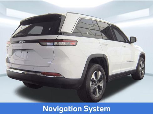 Used 2023 Jeep Grand Cherokee 4WD 4xe image 2
