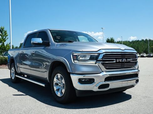 Used 2019 RAM 1500 Laramie AWD/4WD image 3
