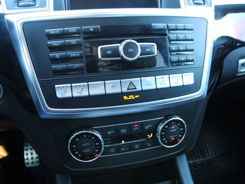 Used 2015 Mercedes-Benz GL 63 AMG 4MATIC image 32