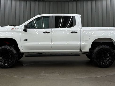 Used 2025 Chevrolet Silverado 1500 LT Trail Boss w/ Convenience Package II AWD/4WD image 2