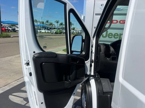 Used 2025 RAM ProMaster 2500 w/ U-Haul Equipment Group FWD image 25