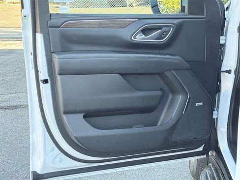 Used 2023 Chevrolet Suburban Premier image 24