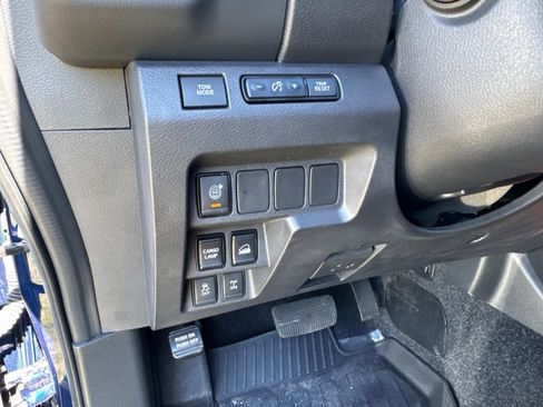 Used 2023 Nissan Frontier PRO-4X w/ Technology Package AWD/4WD image 34