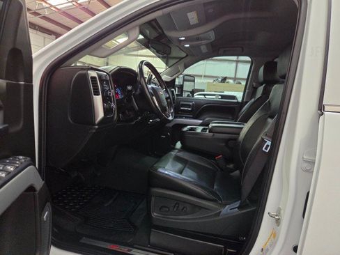 Used 2019 Chevrolet Silverado 2500 LTZ w/ Duramax Plus Package AWD/4WD image 5