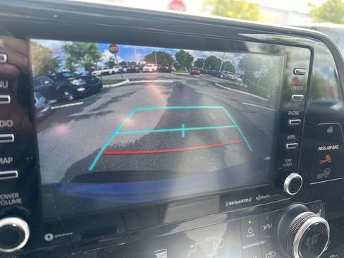 Used 2022 Toyota Highlander XLE FWD image 10