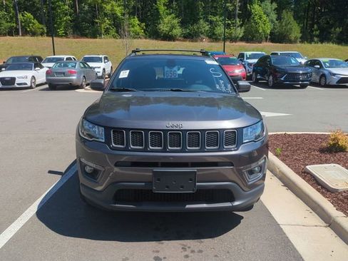 Used 2021 Jeep Compass Latitude FWD image 4