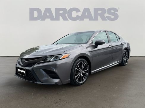 Used 2018 Toyota Camry SE w/ Moonroof Package FWD image 2