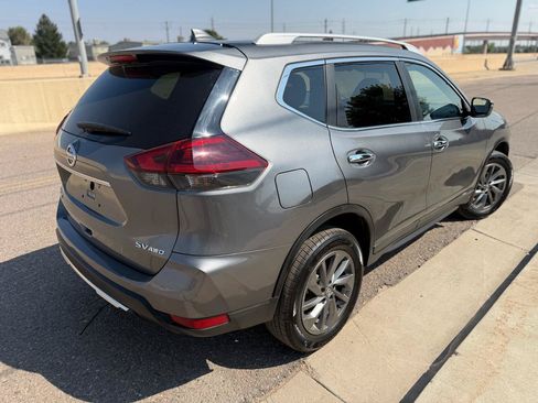 Used 2018 Nissan Rogue SV AWD/4WD image 4