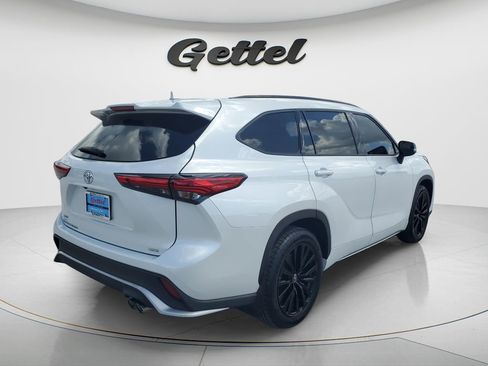 Used 2023 Toyota Highlander XSE image 4