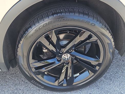 Certified 2024 Volkswagen Tiguan SE R-Line AWD/4WD image 29