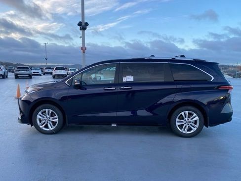 New 2026 Toyota Sienna Limited image 7